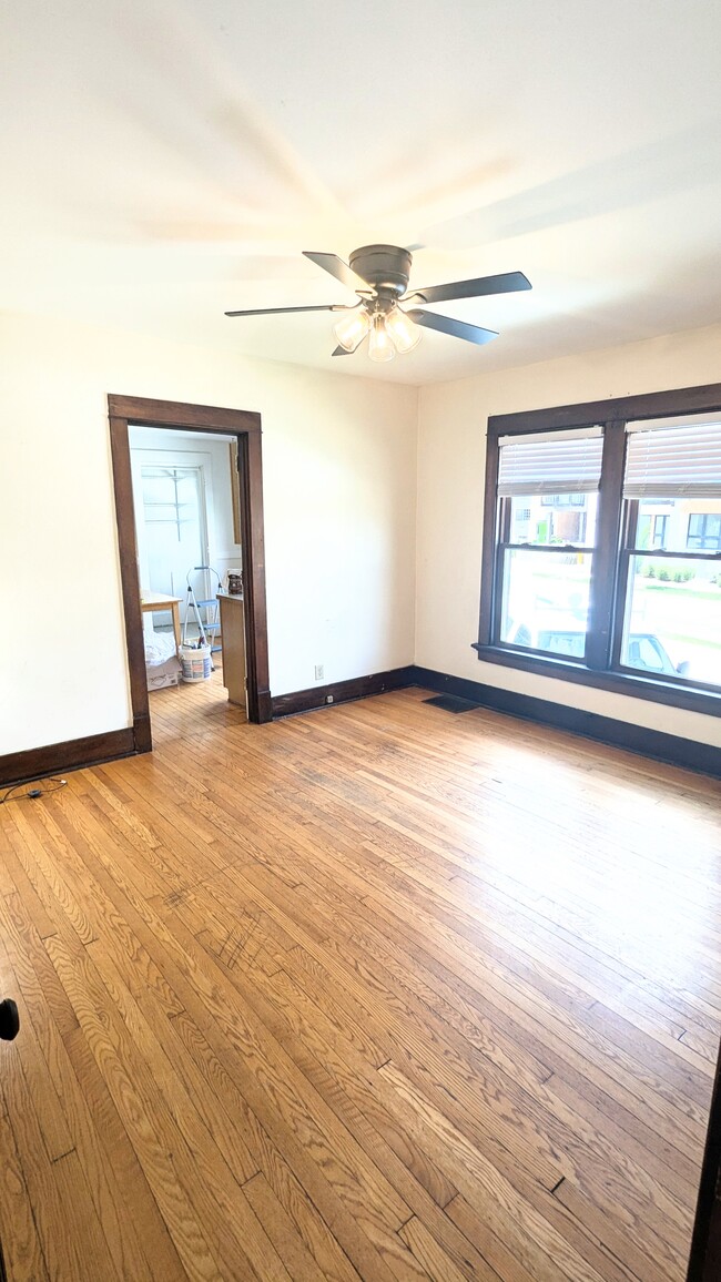 Building Photo - 308 S Broom St Unit 308