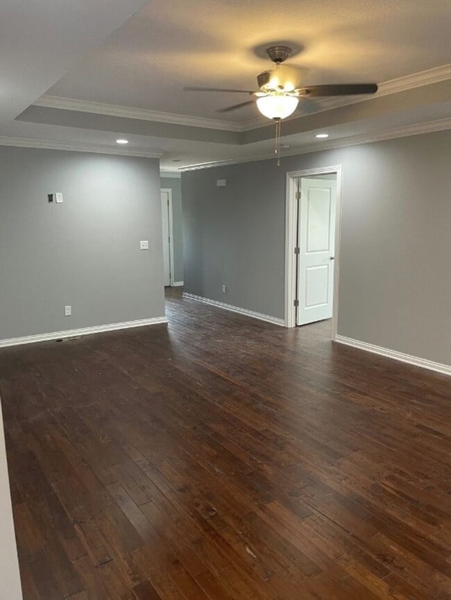 Photo - 137 Ashkirk Ln