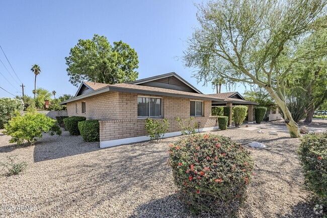 Building Photo - 1904 E Manhatton Dr Rental