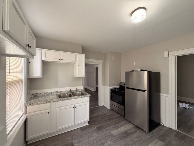 Building Photo - Washington Heights Unit 1240(Lower)