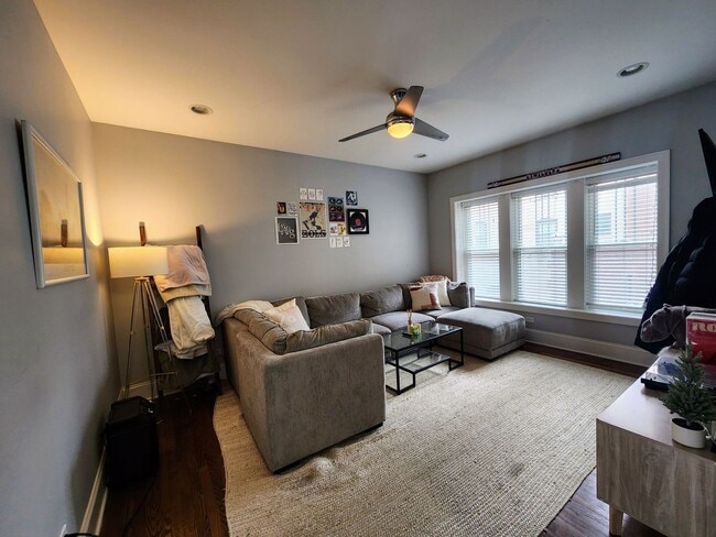 Photo - Luxury 4 bedroom duplex in East Lakeview Unidad 717 - 1R