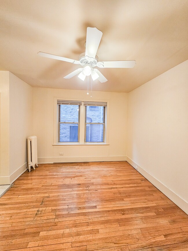 Photo - 1100 W Roscoe St Unit 16