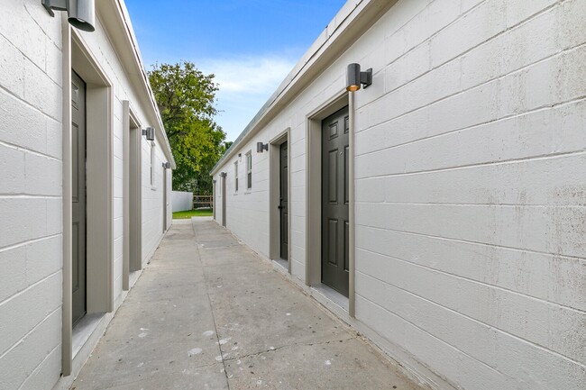 Photo - Charming Studio in Mid-City New Orleans – Utilities Included, Modern Kitchen, Shared Laundry