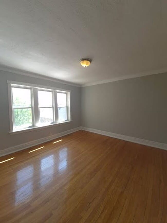 Building Photo - 1430 S Kenneth Ave Unit 1432-3W