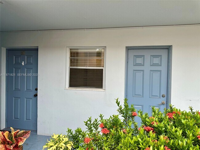 Photo - 300 NE 12th Ave Unidad 101