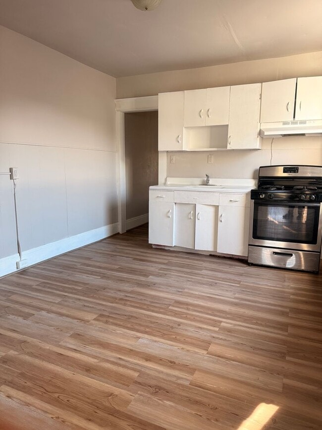 Building Photo - 112 S Ann St Unit 2 Rental