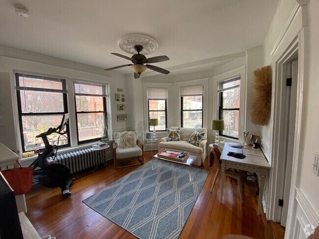 Building Photo - 552 Tremont St Unit 2F Rental