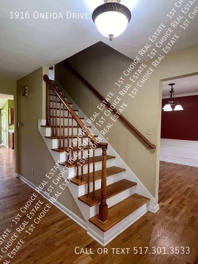 Photo - 1916 Oneida Dr