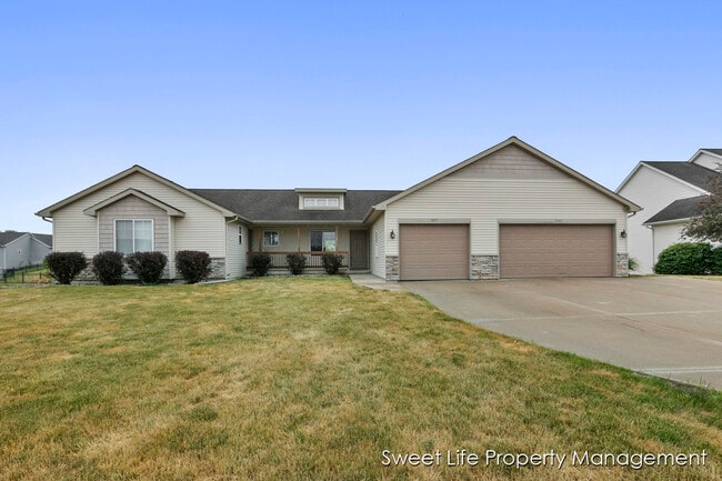 Building Photo - 3669 Kinnrow Ct NW Unit 3669