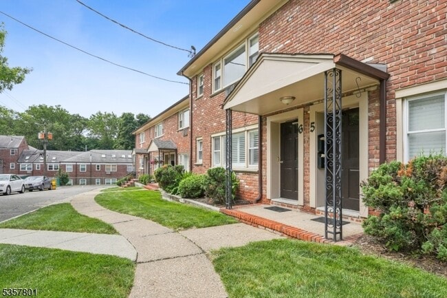 365 Bloomfield Ave