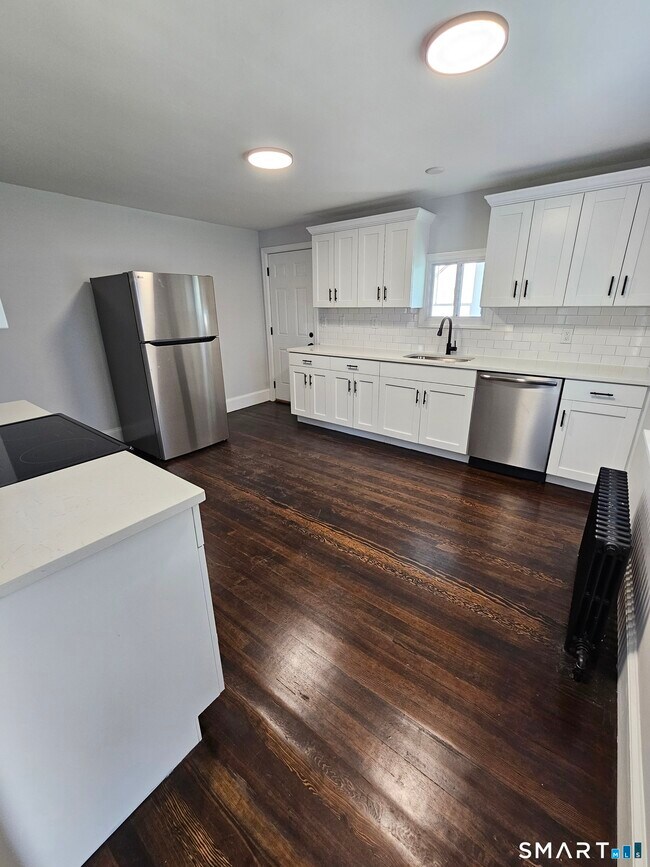 44 Colony St