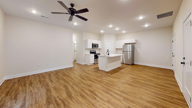 Photo - 432 W Roger St