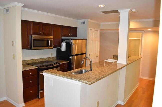 Photo - 413 W 8th St Unit B - 1