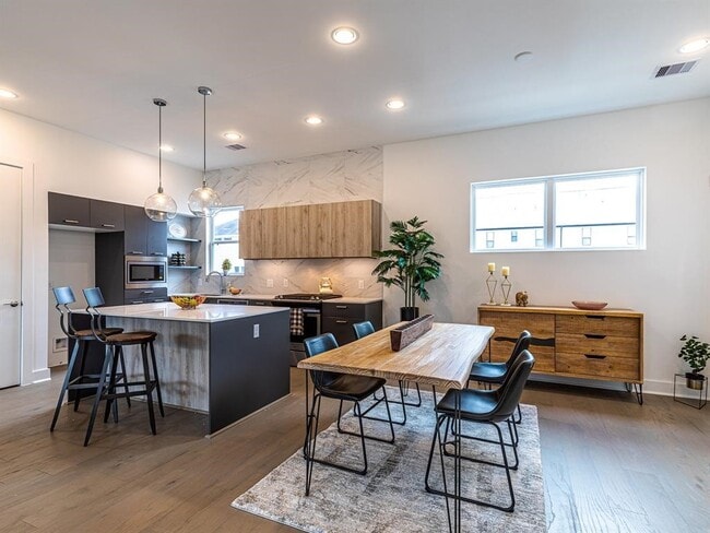 Photo - 1236 W 25th St