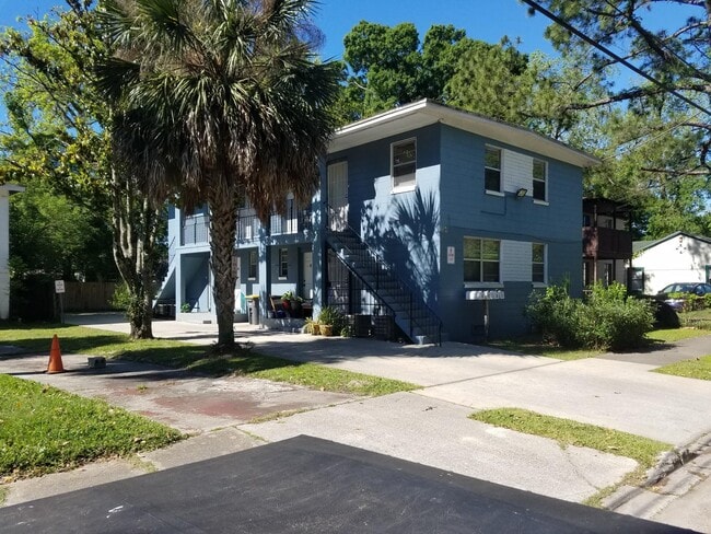 Well Maintained building with dust-to-dawn lights on the front & back of building. - 1564 W 14th St Unit #3