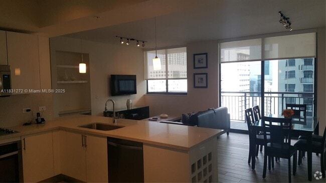 Building Photo - 999 SW 1st Ave Unit 2514 Rental