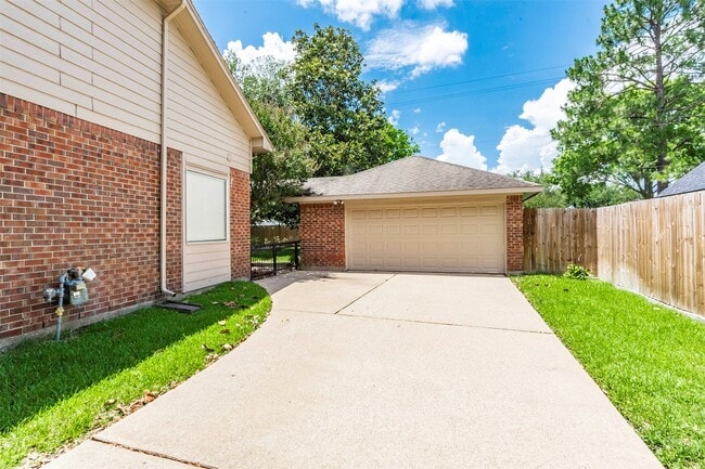 Photo - 2608 Leroy St