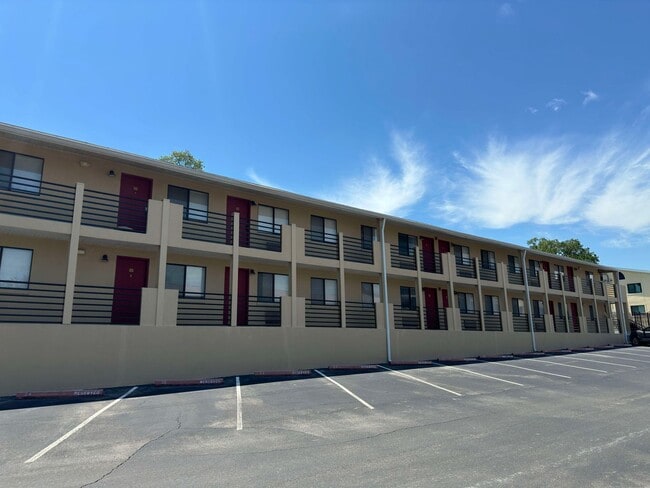 Building Photo - WALK TO CAMPUS 1/1 Condo w/ Stainless Steel Appliances, Walk In Closet, Comm Pool! $1095/month! A...