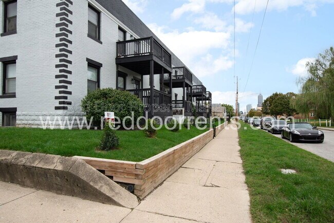 Photo - 1329 E Market St Unidad 8