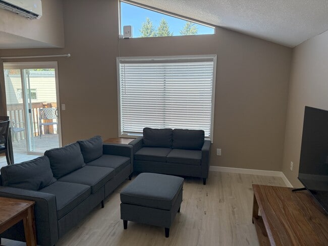 Building Photo - 7306 NE 16th Ave Unit #3 Rental