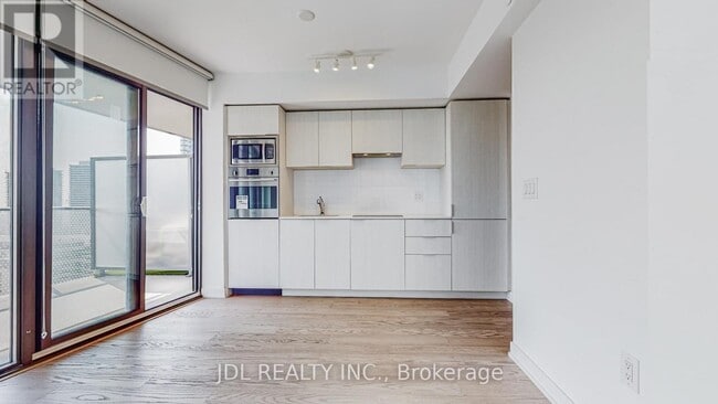 Photo - 11 Wellesley St W Unité 2212