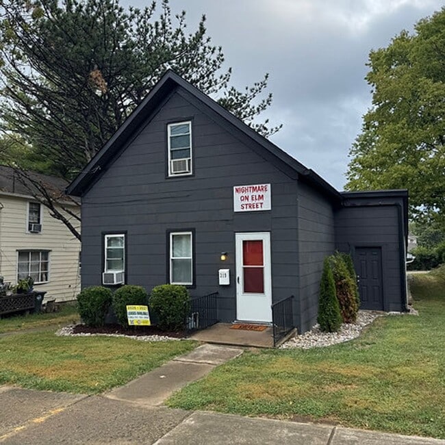 Building Photo - 319 N Elm St