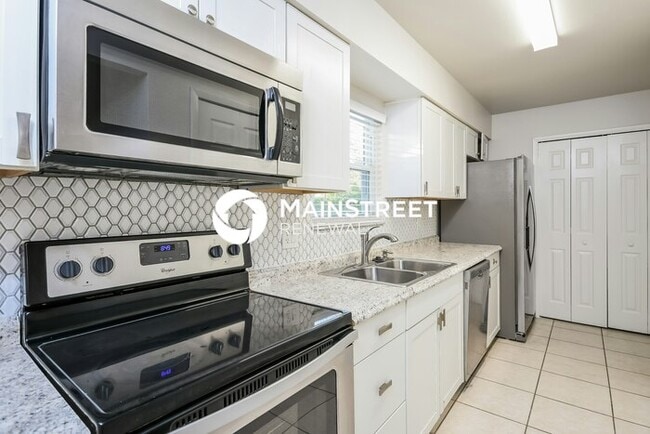 Photo - 3 Bedroom Pet-Friendly Home in OCOEE, FL with Main Street Renewal