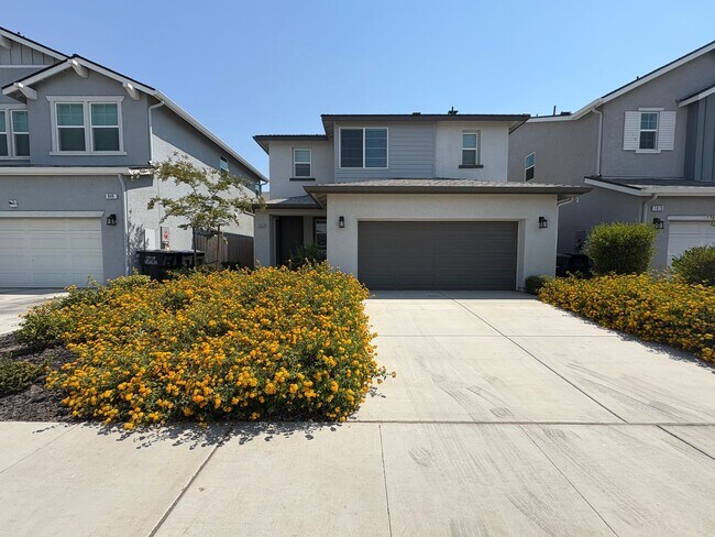 Two-story home in NW Visalia home Availabl... - Two-story home in NW Visalia home Availabl...