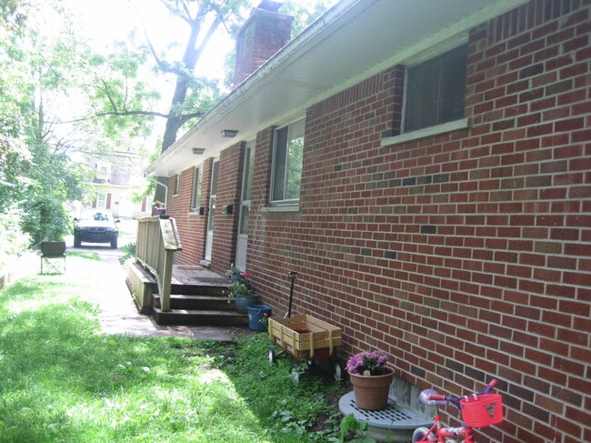 House - 2012 Dexter Ave