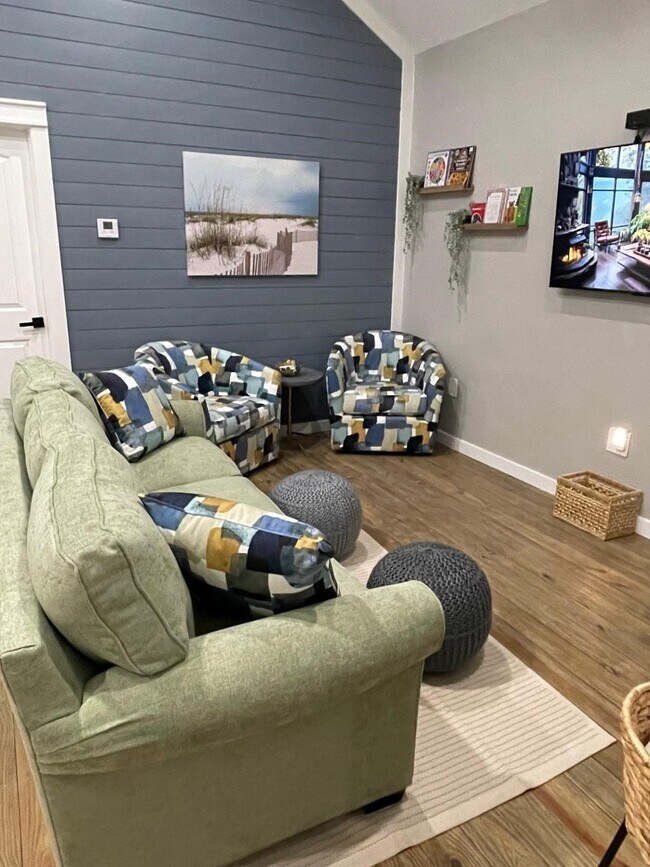 Photo - 1078 Cedar Ln