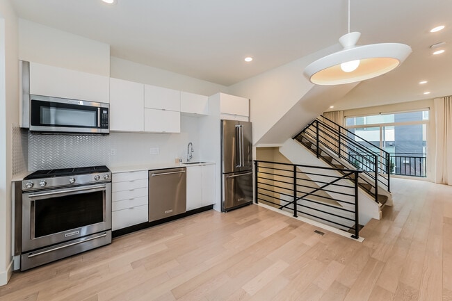 Building Photo - 121A 15th Ave Rental