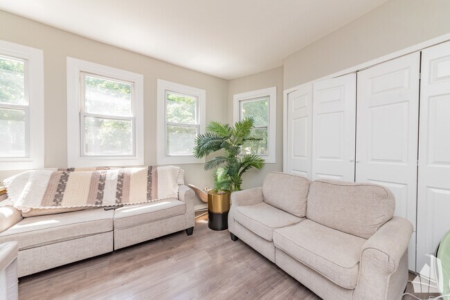Photo - 2923 N Avers Ave Unit 2