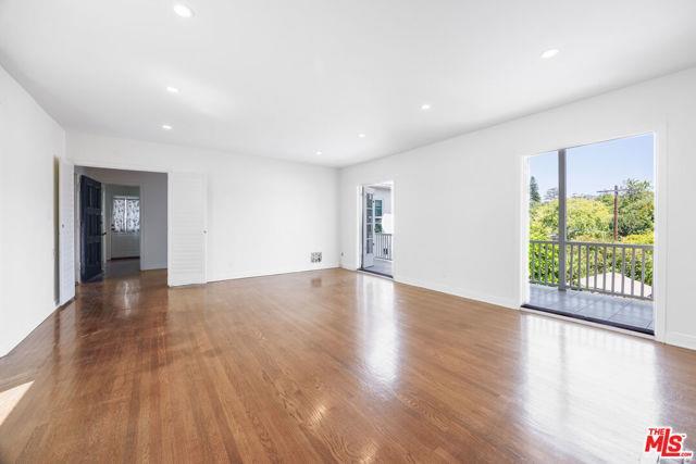 Photo - 2411 St George St