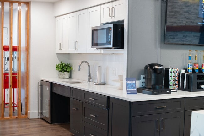 Huntcliff apartments — community photo