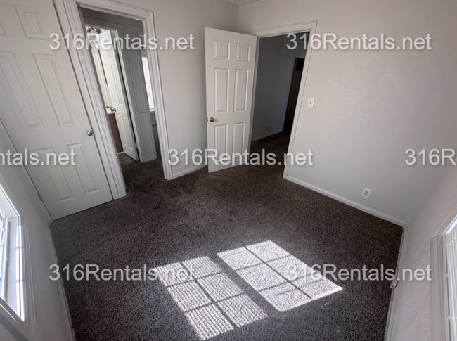 2305 S Topeka St