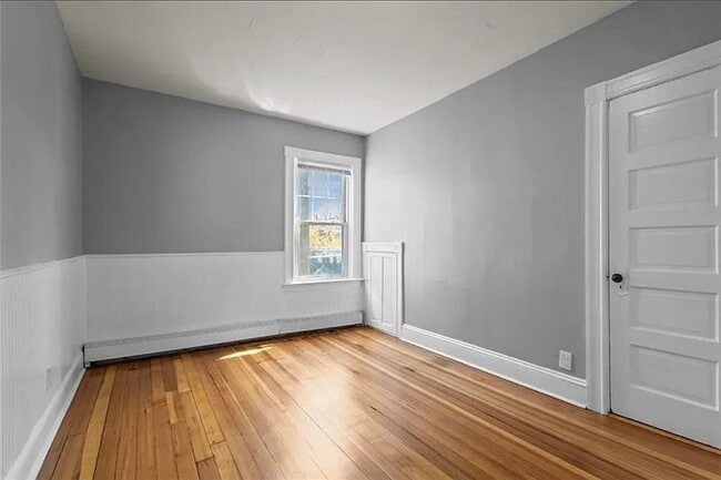 Photo - 16 Maplehurst Ave Unit 1st Floor