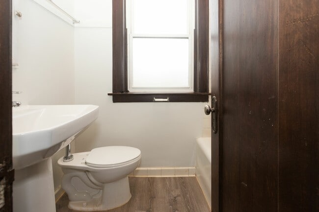 1367.53rd.204-5 Resize - 1363-67 E. 53rd St.