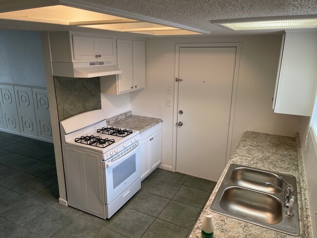 Photo - 3105 Lourdes St