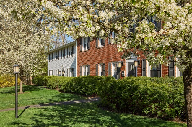 Avon Colonial Manor