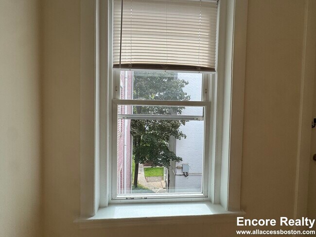 Photo - 1539 Beacon St Unidad 18