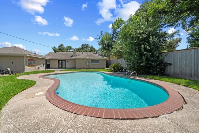 Photo - 5826 Spruce Forest Dr