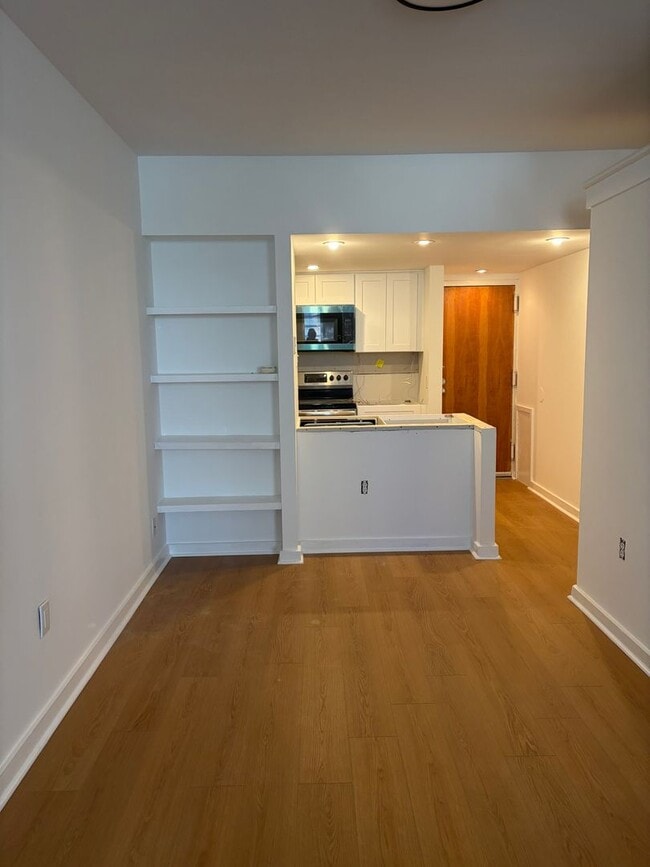 Photo - Welcome to Urban Elegance in the Heart of ... Unidad 202