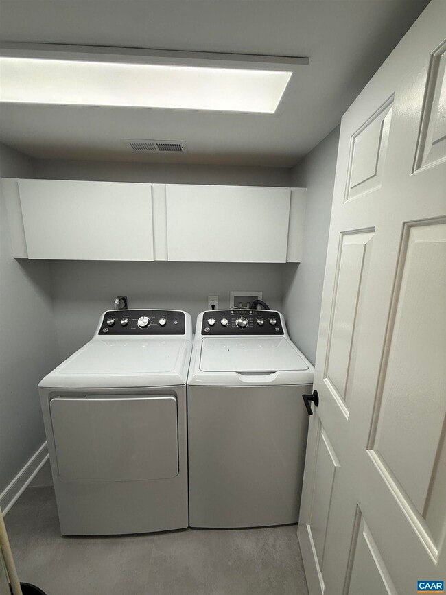 2108 Jefferson Park Ave Unit B