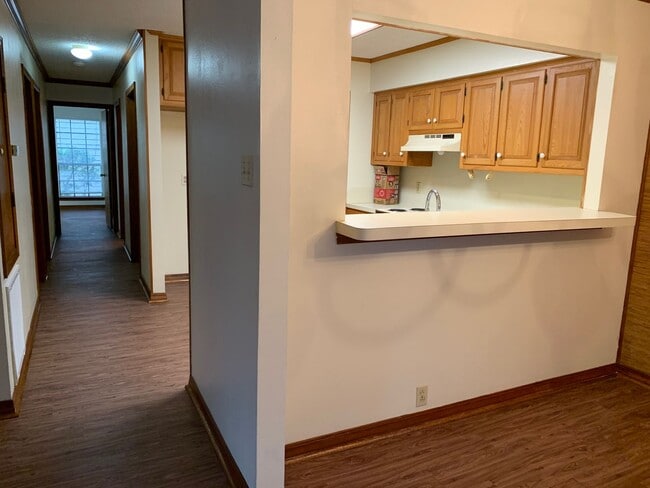 8252-2  Governor Dr