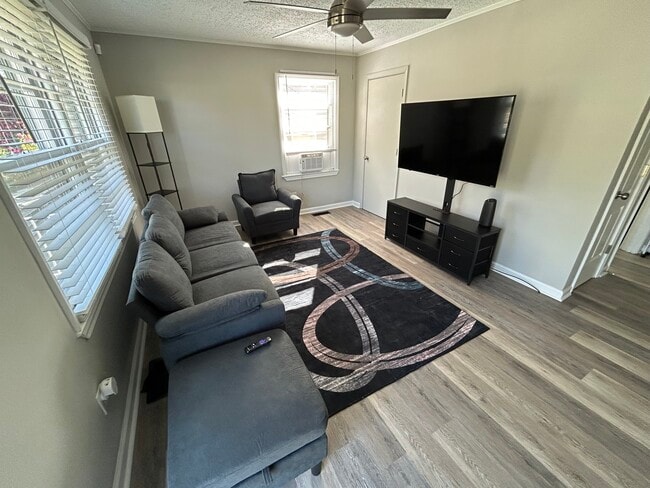 Building Photo - 208 Hay St