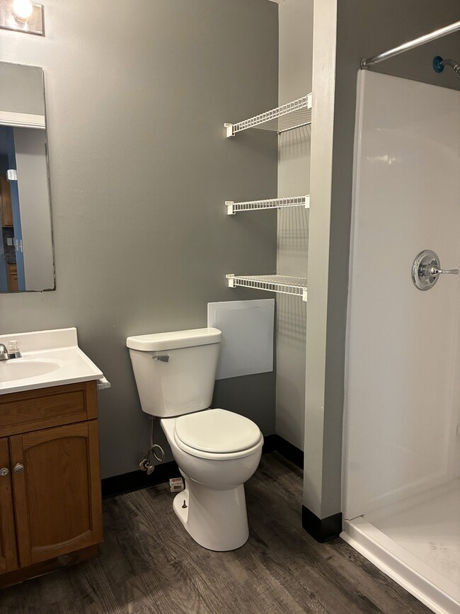 Baño 1 - 2125 Cleveland Ave