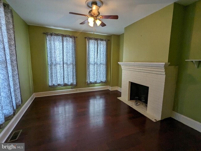 Photo - 306 N Locust St