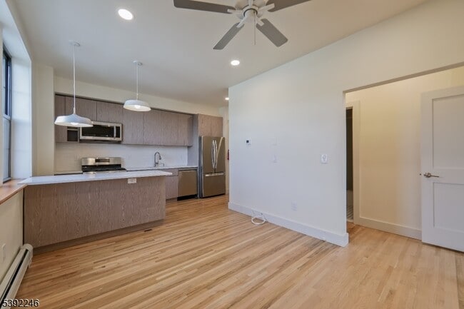 Photo - 37 N Dean St