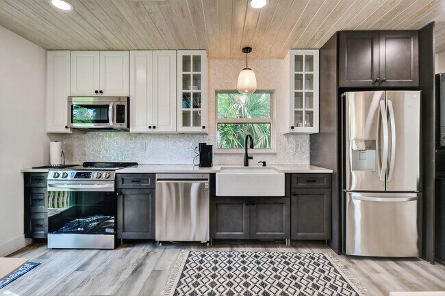 Photo - 608 SE 5th St