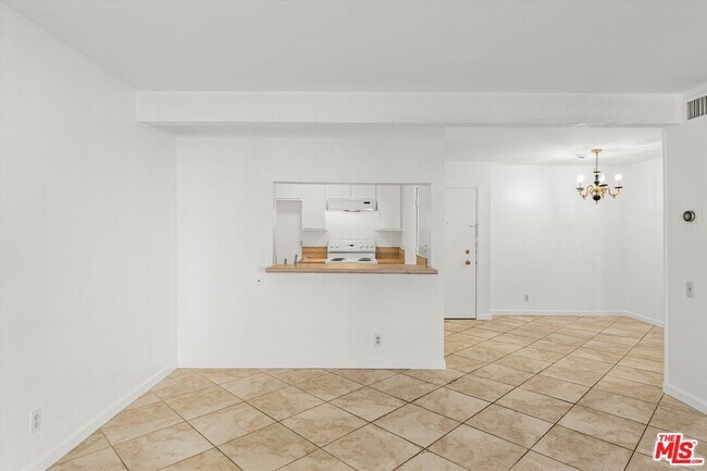 5460 White Oak Ave Unit A105
